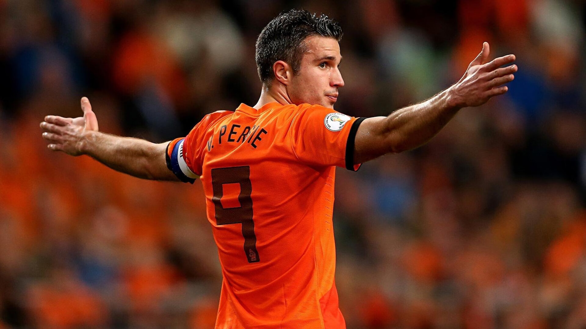 九游下载官网-保罗乔治抢篮板受伤退出比赛